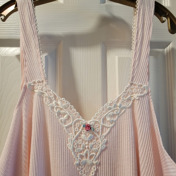 Plus size, women's nightie - Picture 3 of 10